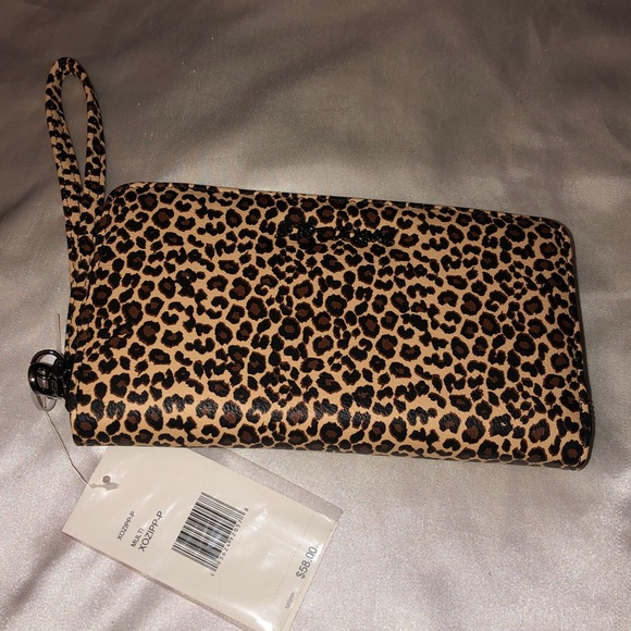 Betsey Johnson Leopard Print Faux Leather Zip Around Continental Wallet NWT - Picture 2 of 16